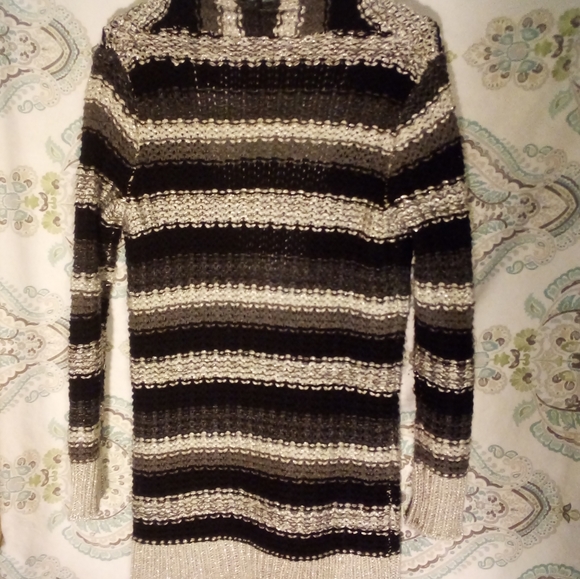 Moda International like New M knit Sweate - Picture 2 of 3